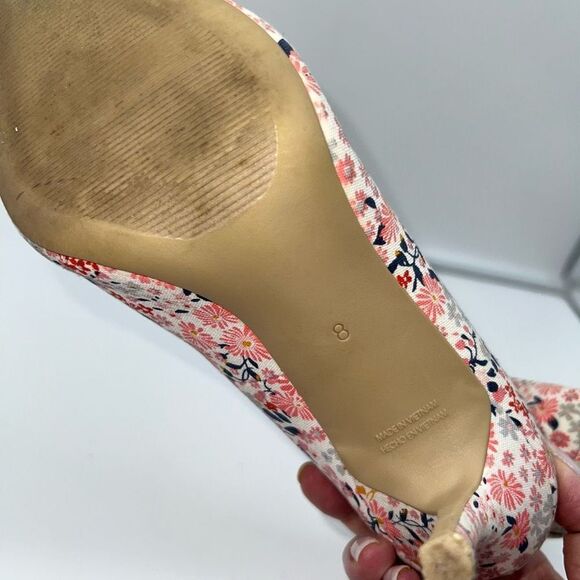 Old Navy Ditzy Floral Canvas Pump - Picture 7 of 12